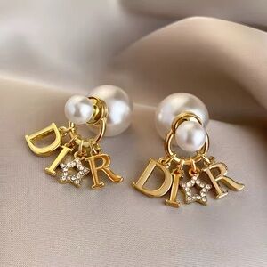 Elegant Gold and White Pearl Earrings